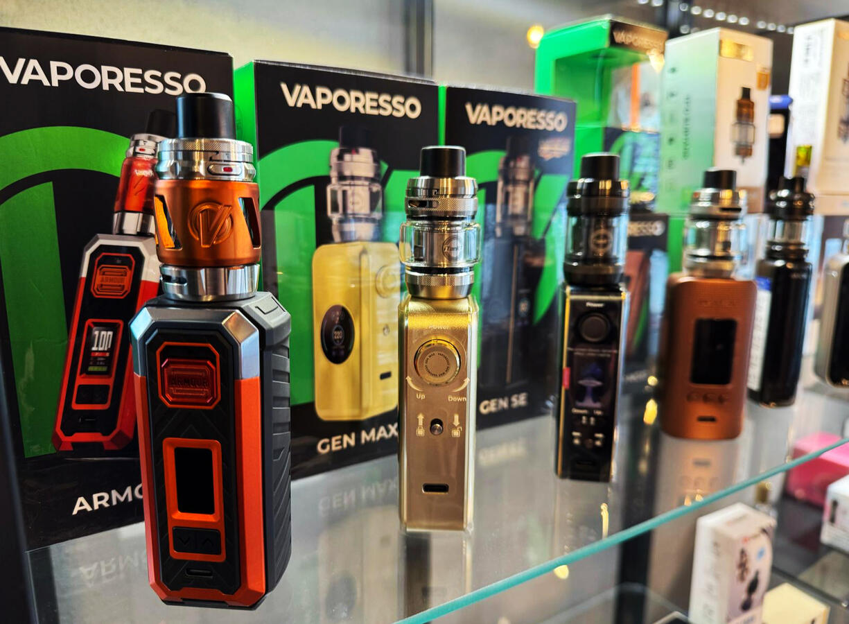 Vetrina Vaporesso Emporio Vapori Sigarette Elettroniche Montegrotto Terme