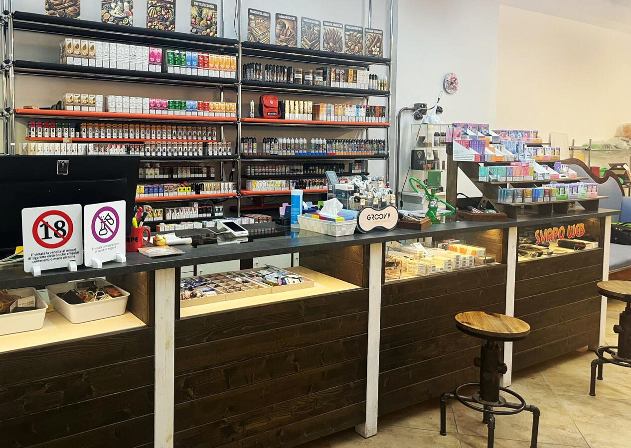 Bancone Emporio Vapori Sigarette Elettroniche Sansepolcro