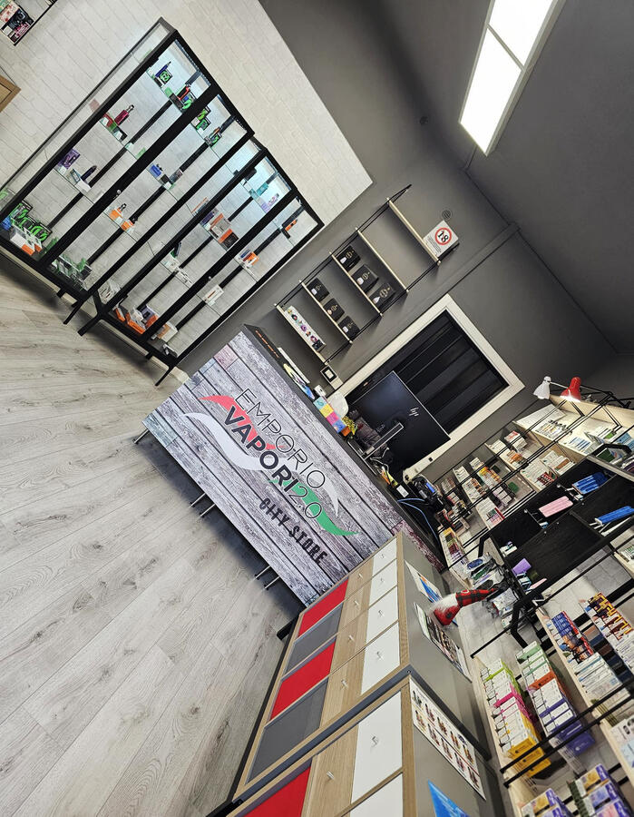 Interno negozio Emporio Vapori CDC City